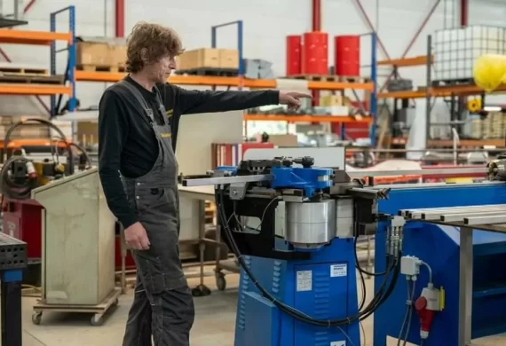 https://veldkamprvs.nl/veldkamp/wp-content/uploads/2020/03/Veldkamp-RVS-buigwerkzaamheden-1-570x390.webp