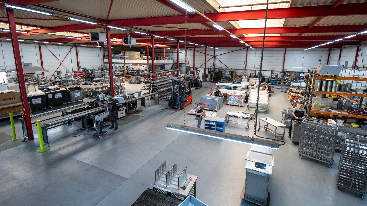 Overzicht van de werkplaats bij Veldkamp RVS